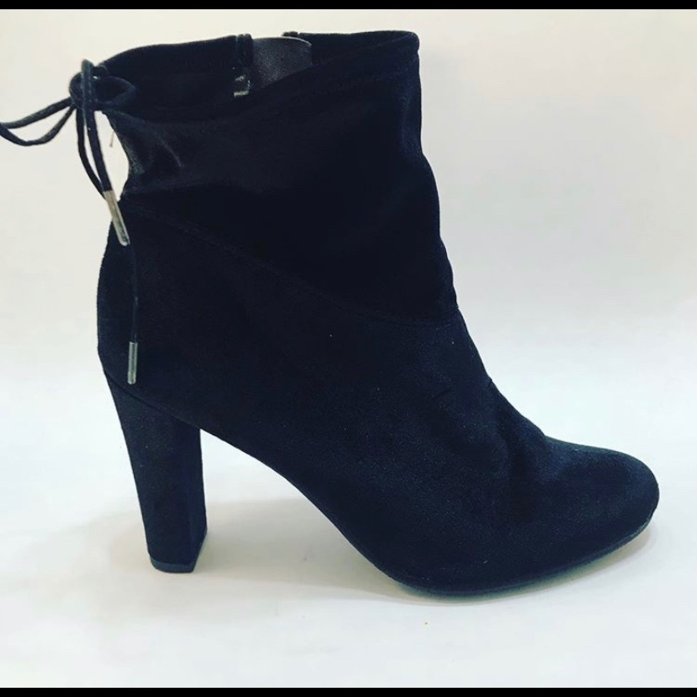 LIBBY EDELMAN  BOOTIES BLACK SIZE 9.5 SUEDE
